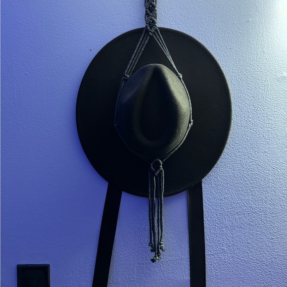 Black veiled hat by Lively ghosts. - Picture 2 of 5